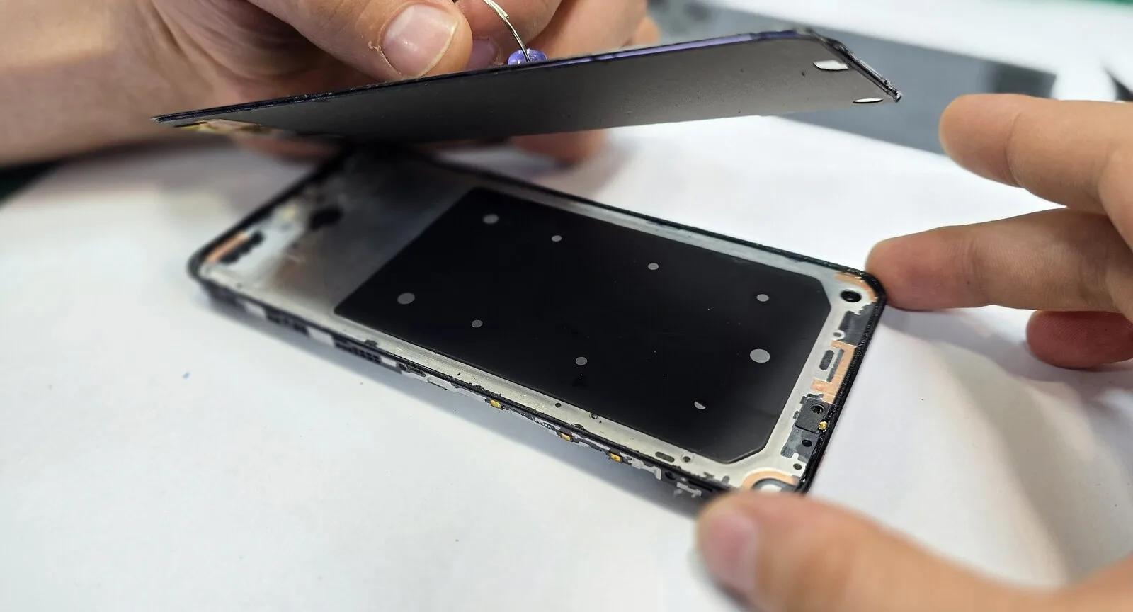 Замена экрана телефона в Благовещенске — iPhone, Samsung, Xiaomi